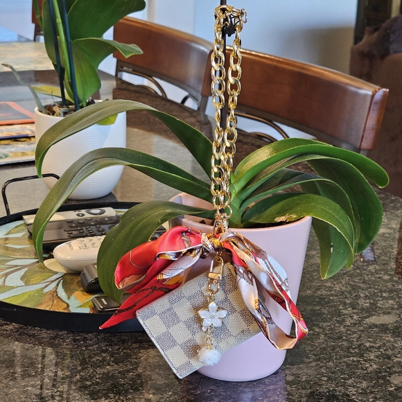 Louis Vuitton Damier Azur Key Case/Holder W/Chain, Twilly & Charm Added - Picture 15 of 17